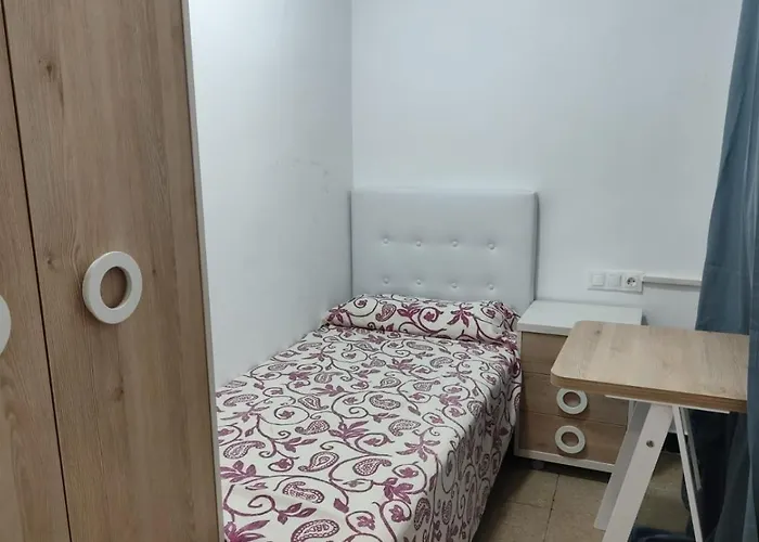 Ideal אכסניה Gavà